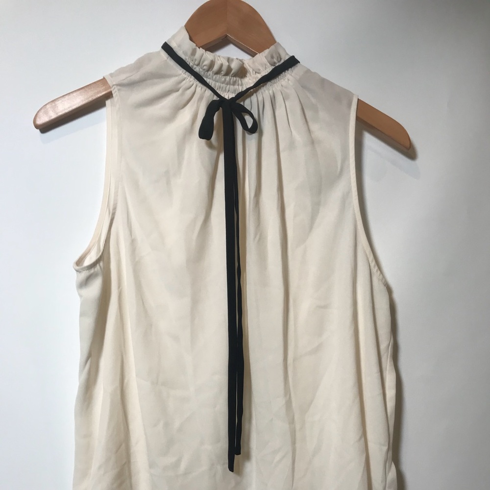 Who what wear Blouse cream size Large. NWOT